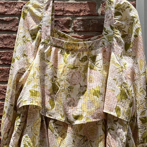 NWT Beautiful floral tiered dress size large. - Picture 5 of 9